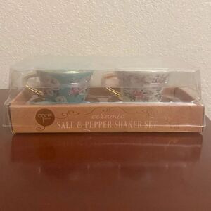 Flowers Tea Cups Slat and Pepper!!!